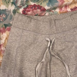 Women’s Lululemon sweatpants gray